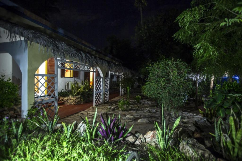 Chez Maggie Hotel & Restaurant Мурундава Экстерьер фото
